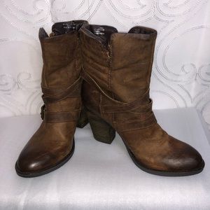 ]STEVE MADDEN PAIVA LEATHER BOOTS